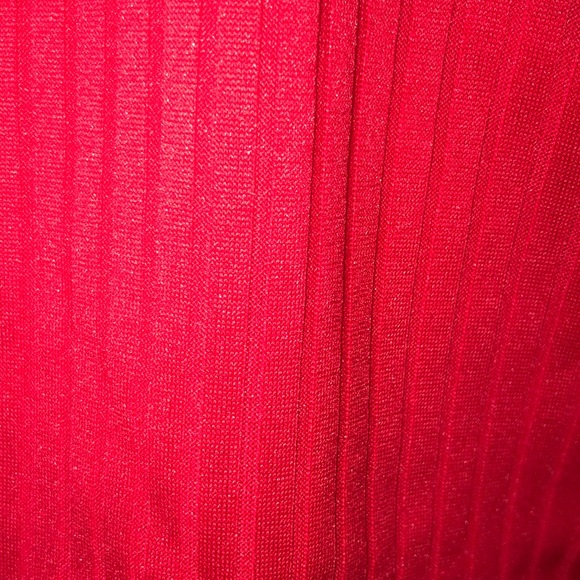 Wine red crop strappy top - Picture 3 of 4